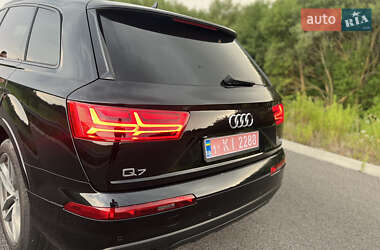 Позашляховик / Кросовер Audi Q7 2016 в 