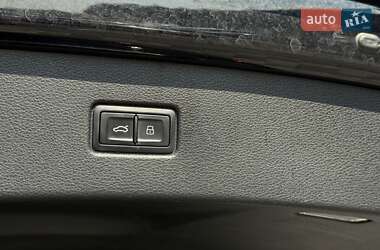 Внедорожник / Кроссовер Audi Q7 2017 в 