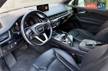 Внедорожник / Кроссовер Audi Q7 2017 в 