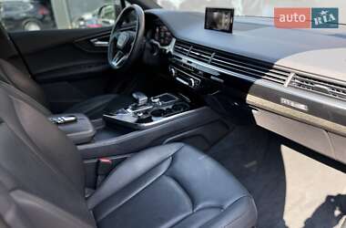 Внедорожник / Кроссовер Audi Q7 2017 в 