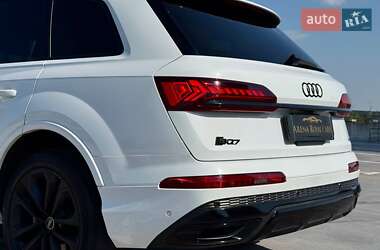 Внедорожник / Кроссовер Audi Q7 2021 в 