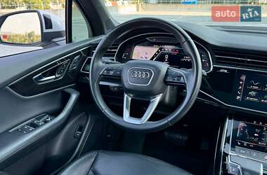Внедорожник / Кроссовер Audi Q7 2021 в 