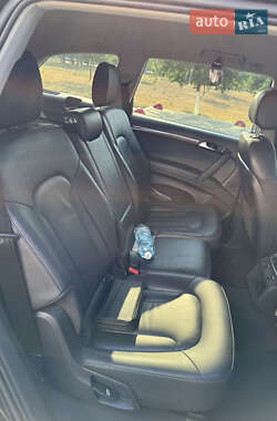 Позашляховик / Кросовер Audi Q7 2013 в 