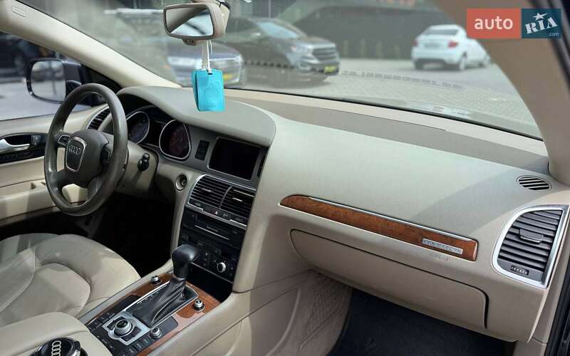 Внедорожник / Кроссовер Audi Q7 2010 в Черновцах