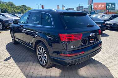 Внедорожник / Кроссовер Audi Q7 2017 в 