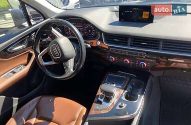 Внедорожник / Кроссовер Audi Q7 2017 в 