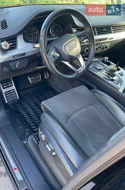 Позашляховик / Кросовер Audi Q7 2017 в 