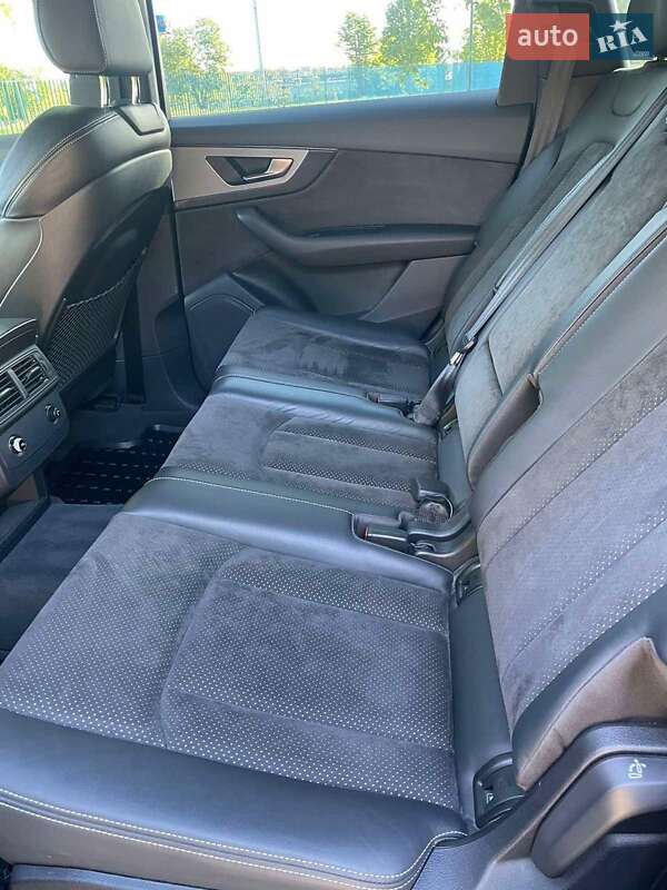 Внедорожник / Кроссовер Audi Q7 2017 в Полтаве