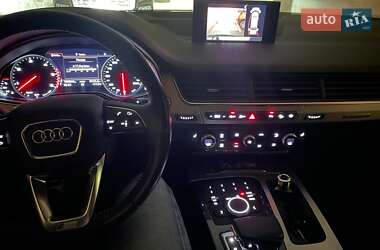 Позашляховик / Кросовер Audi Q7 2017 в 