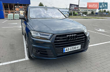 Позашляховик / Кросовер Audi Q7 2018 в 