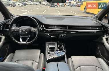 Позашляховик / Кросовер Audi Q7 2018 в 