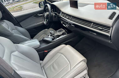 Позашляховик / Кросовер Audi Q7 2018 в 