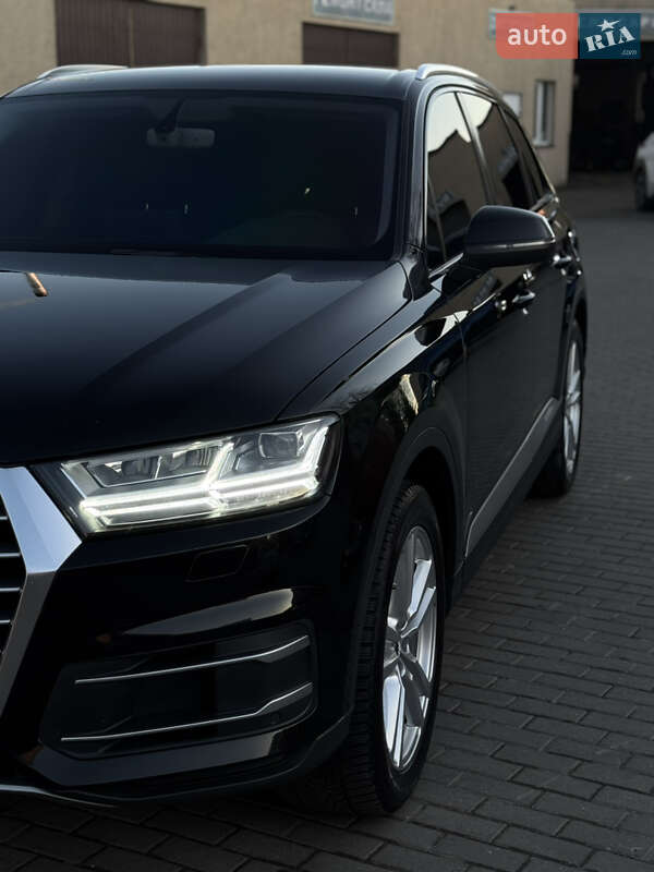 Позашляховик / Кросовер Audi Q7 2015 в Володимирі