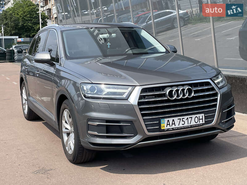 Позашляховик / Кросовер Audi Q7 2015 в 