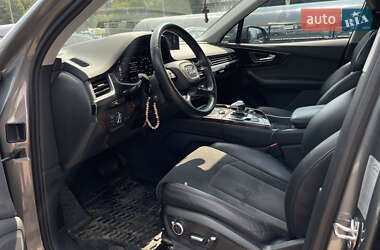 Позашляховик / Кросовер Audi Q7 2015 в 