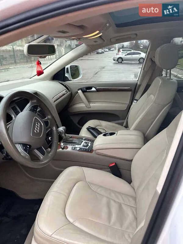 Позашляховик / Кросовер Audi Q7 2015 в 