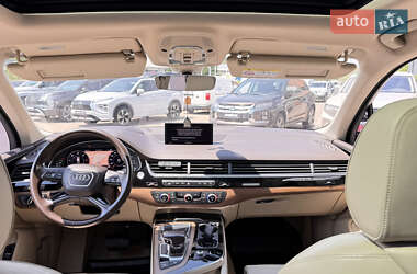 Внедорожник / Кроссовер Audi Q7 2017 в 