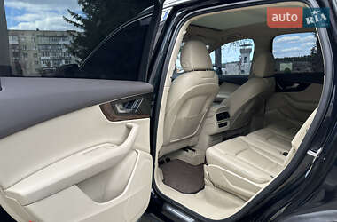 Внедорожник / Кроссовер Audi Q7 2016 в 