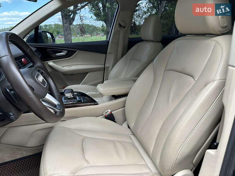 Позашляховик / Кросовер Audi Q7 2016 в Звягелі