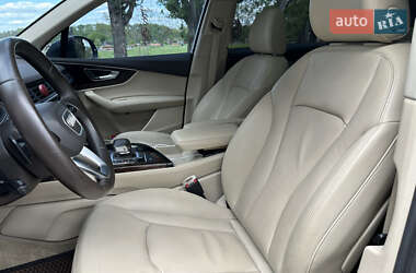 Внедорожник / Кроссовер Audi Q7 2016 в 