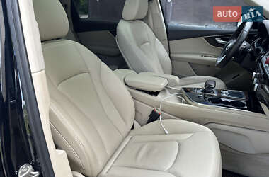Внедорожник / Кроссовер Audi Q7 2016 в 