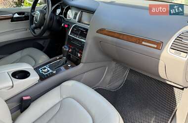 Позашляховик / Кросовер Audi Q7 2011 в 