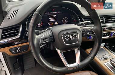 Позашляховик / Кросовер Audi Q7 2016 в 