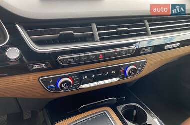 Позашляховик / Кросовер Audi Q7 2016 в 