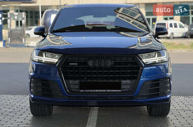 Позашляховик / Кросовер Audi Q7 2016 в 