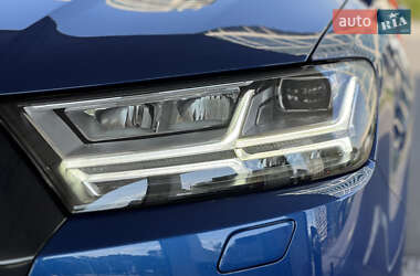 Позашляховик / Кросовер Audi Q7 2016 в 