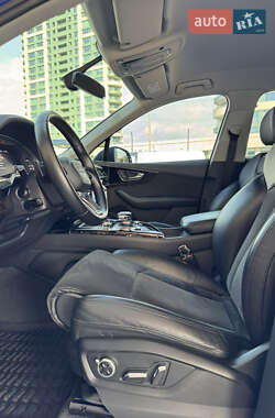 Позашляховик / Кросовер Audi Q7 2016 в 