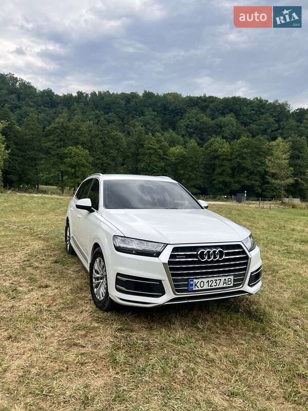 Позашляховик / Кросовер Audi Q7 2017 в Іршаві