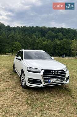Позашляховик / Кросовер Audi Q7 2017 в 