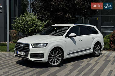 Позашляховик / Кросовер Audi Q7 2017 в 