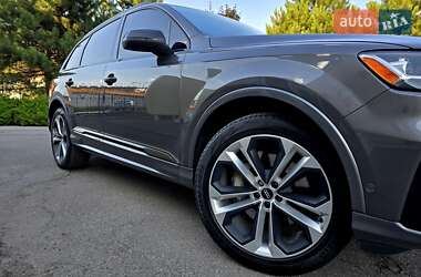 Позашляховик / Кросовер Audi Q7 2020 в 