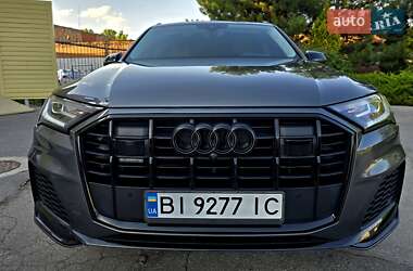 Позашляховик / Кросовер Audi Q7 2020 в 