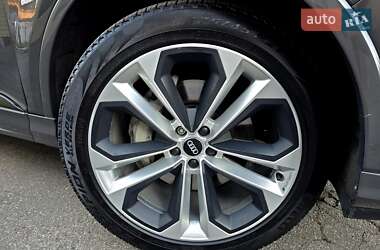 Позашляховик / Кросовер Audi Q7 2020 в 