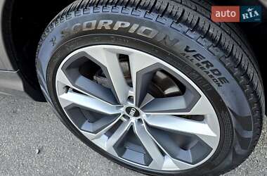 Позашляховик / Кросовер Audi Q7 2020 в 