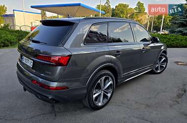 Позашляховик / Кросовер Audi Q7 2020 в 