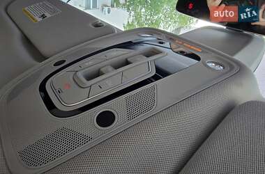Позашляховик / Кросовер Audi Q7 2020 в 