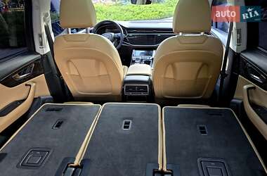 Позашляховик / Кросовер Audi Q7 2020 в 
