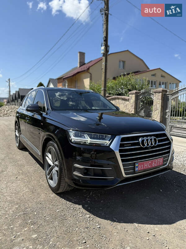 Внедорожник / Кроссовер Audi Q7 2017 в 