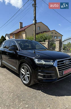 Внедорожник / Кроссовер Audi Q7 2017 в 