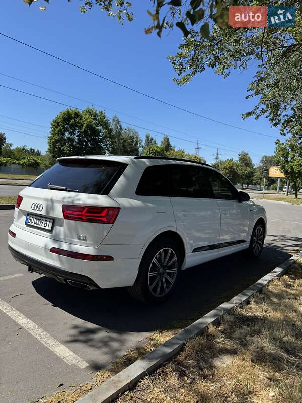 Позашляховик / Кросовер Audi Q7 2016 в Вінниці