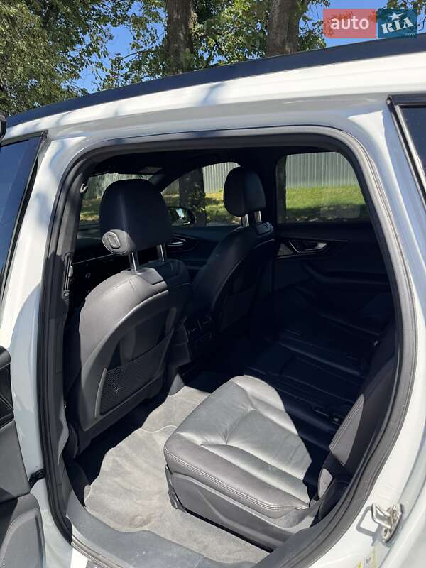 Позашляховик / Кросовер Audi Q7 2016 в Вінниці