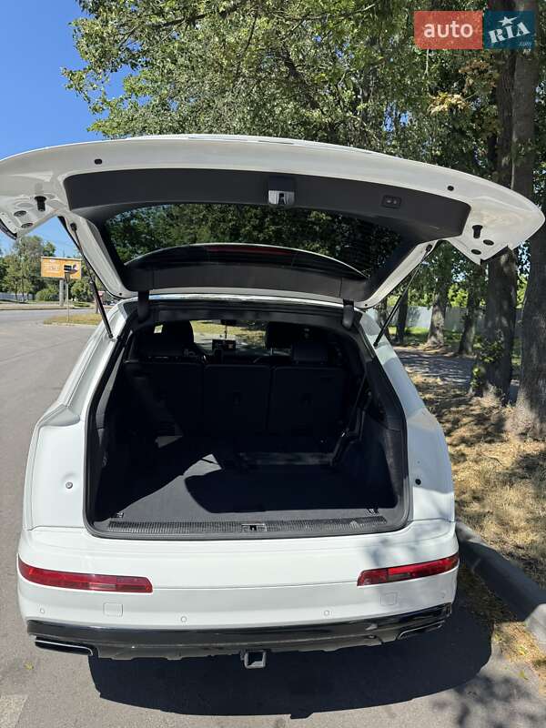 Позашляховик / Кросовер Audi Q7 2016 в Вінниці