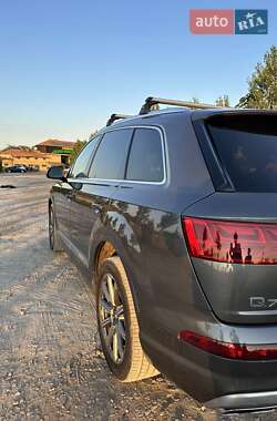 Позашляховик / Кросовер Audi Q7 2019 в 