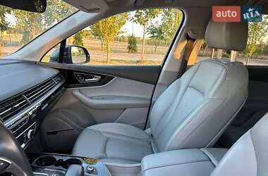 Позашляховик / Кросовер Audi Q7 2019 в 
