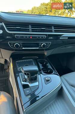 Позашляховик / Кросовер Audi Q7 2019 в 
