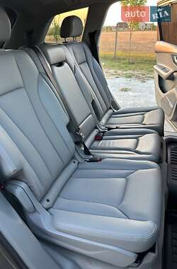 Позашляховик / Кросовер Audi Q7 2019 в 